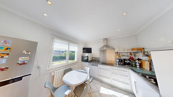 Secteur Les Avenières Veyrins Thuellin, Maison sur parcelle arborée et grand sous sol