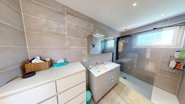 Secteur Les Avenières Veyrins Thuellin, Maison sur parcelle arborée et grand sous sol