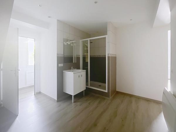 Maison de 156m2 entièrement rénovée sur 2900m2 de terrain