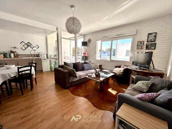 Appartement T3 57 m² avec parking - La Ville en Bois - La Rochelle 335 000 € **  - Référence  MR761