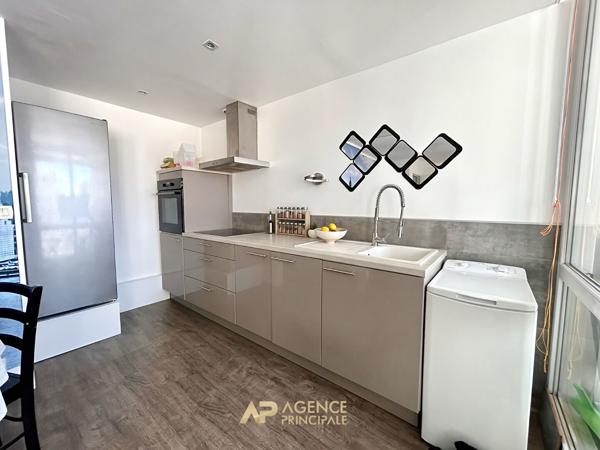 Appartement T3 57 m² avec parking - La Ville en Bois - La Rochelle 335 000 € **  - Référence  MR761
