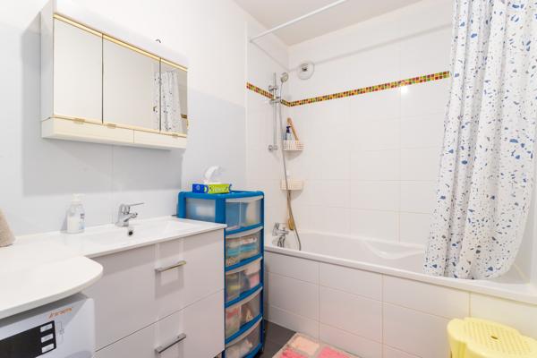 Appartement
         3 pièces
        - 62 m² Exclusivité 219 000 € *
