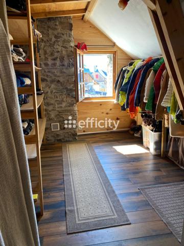 Maison
         10 pièces
        - 350 m² Bien prestige 749 000 € *