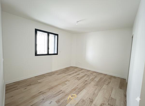 Appartement La Rochelle 4 pièce(s) 83.50 m2 €442 000 ** - Référence JH676ED1