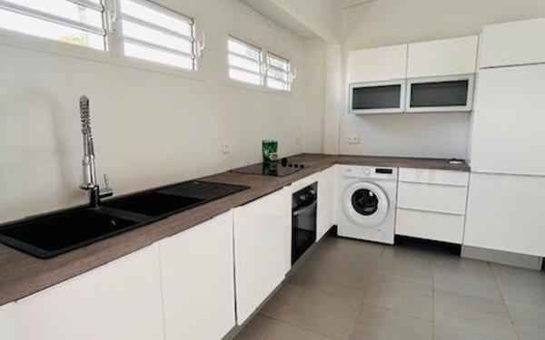 Maison à louer    4 pièces •  Petit-Bourg