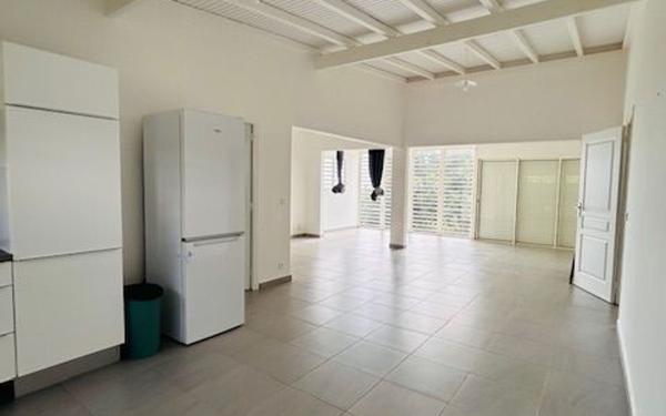 Maison à louer    4 pièces •  Petit-Bourg