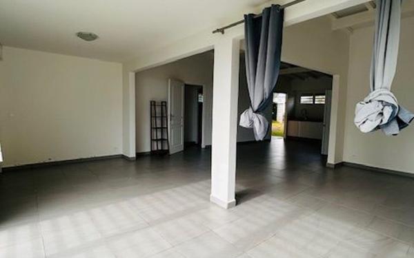 Maison à louer    4 pièces •  Petit-Bourg