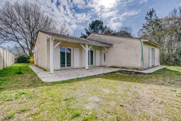 Le Taillan-Médoc (33320) Maison 5 pièces de 130m2 habitables à réhabiliter le tout sur parcelle de 1253m2