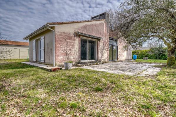 Le Taillan-Médoc (33320) Maison 5 pièces de 130m2 habitables à réhabiliter le tout sur parcelle de 1253m2