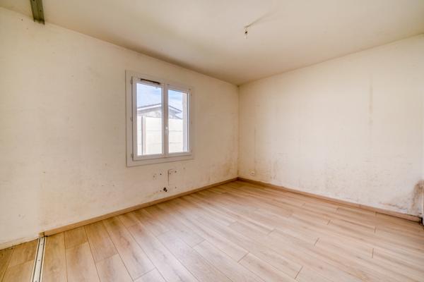 Le Taillan-Médoc (33320) Maison 5 pièces de 130m2 habitables à réhabiliter le tout sur parcelle de 1253m2