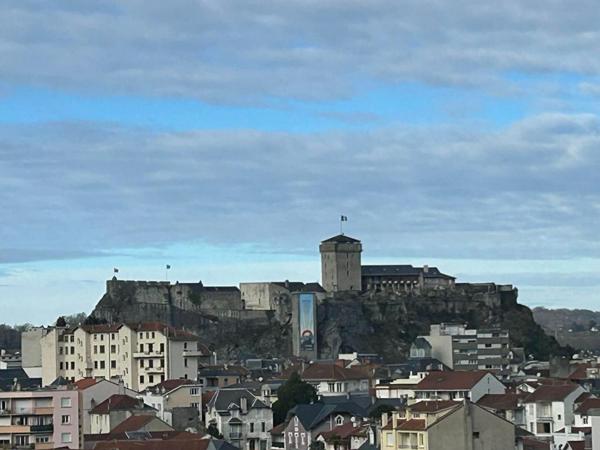 APPARTEMENT T4/T5 VUE CHATEAUX