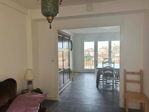 APPARTEMENT T4/T5 VUE CHATEAUX
