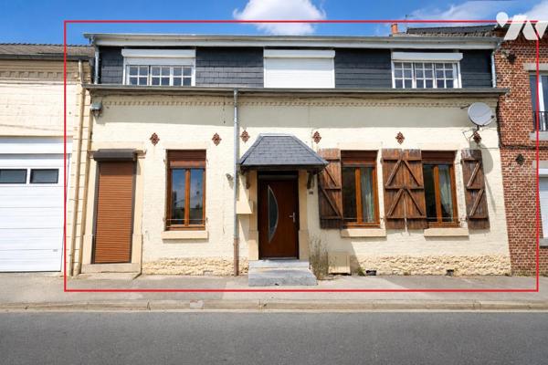 À proximité du centre-ville, maison spacieuse idéale pour investisseur ou résidence principale.