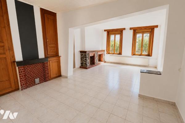 À proximité du centre-ville, maison spacieuse idéale pour investisseur ou résidence principale.
