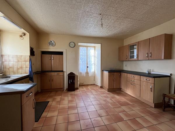 A VENDRE, Ancienne ferme, maison en pierres 15 mn de Périgueux 4 pièce(s) 123 m2 environ 3775 m2 de terrain