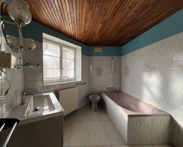 A VENDRE, Ancienne ferme, maison en pierres 15 mn de Périgueux 4 pièce(s) 123 m2 environ 3775 m2 de terrain