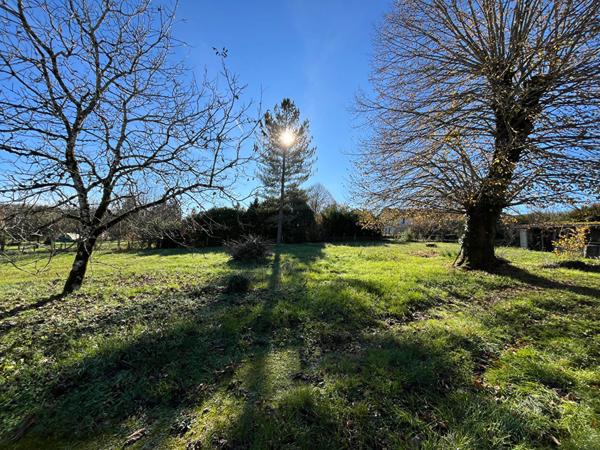 A VENDRE, Ancienne ferme, maison en pierres 15 mn de Périgueux 4 pièce(s) 123 m2 environ 3775 m2 de terrain