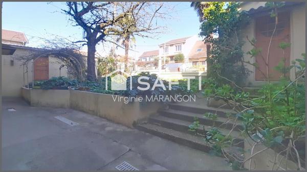 Maison familiale à rénover - Jardin arboré, 2 garages.