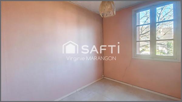 Maison familiale à rénover - Jardin arboré, 2 garages.