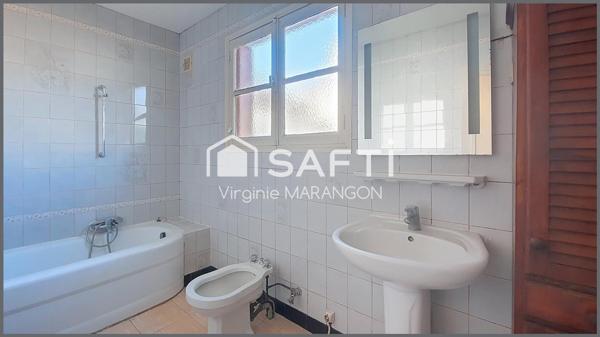 Maison familiale à rénover - Jardin arboré, 2 garages.