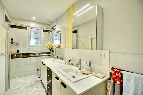 Maison à vendre de PLAIN PIED, 153m² habitable, 6 pièces, proche commerces à NIEUL SUR MER (17)