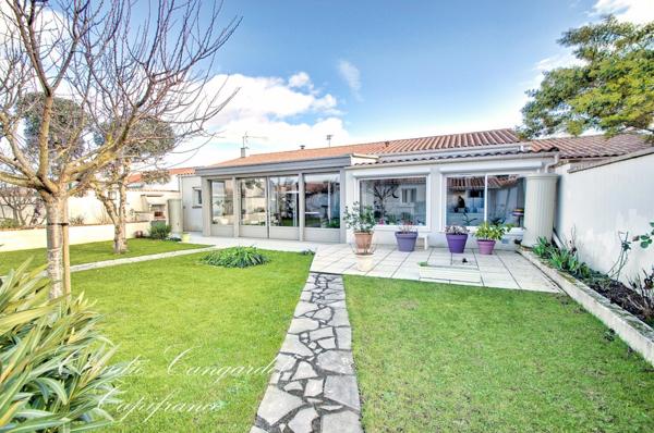 Maison à vendre de PLAIN PIED, 153m² habitable, 6 pièces, proche commerces à NIEUL SUR MER (17)