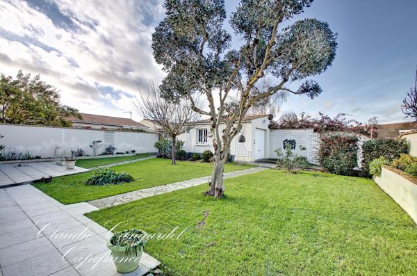 Maison à vendre de PLAIN PIED, 153m² habitable, 6 pièces, proche commerces à NIEUL SUR MER (17)