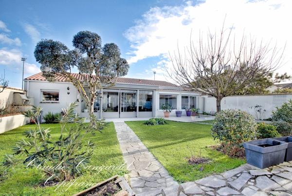 Maison à vendre de PLAIN PIED, 153m² habitable, 6 pièces, proche commerces à NIEUL SUR MER (17)