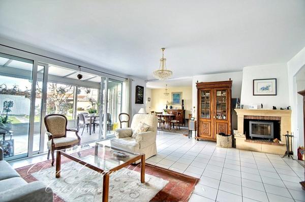 Maison à vendre de PLAIN PIED, 153m² habitable, 6 pièces, proche commerces à NIEUL SUR MER (17)