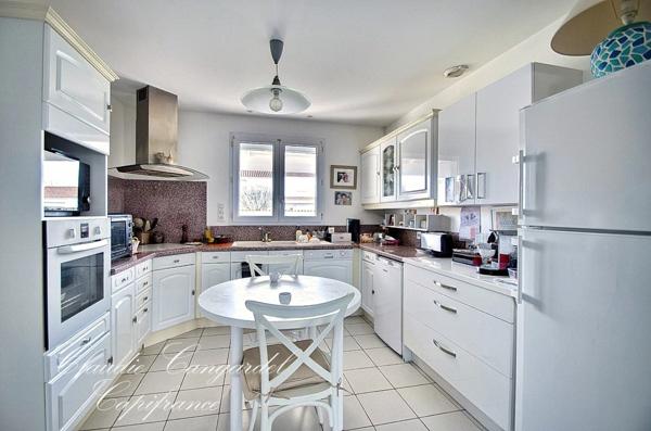 Maison à vendre de PLAIN PIED, 153m² habitable, 6 pièces, proche commerces à NIEUL SUR MER (17)