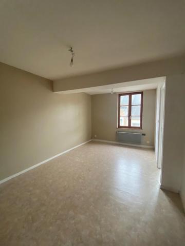 Vente                                                      Appartement
                        
                     3 pièces                      47 m2                     à Givet