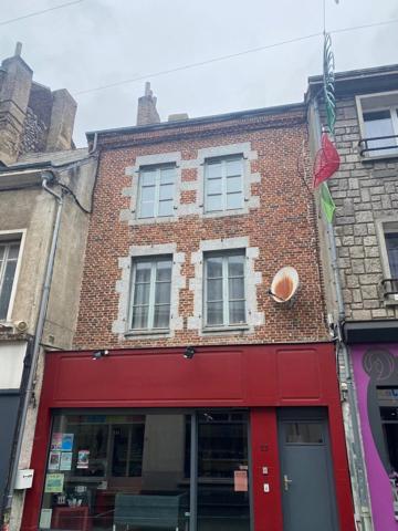 Vente                                                      Appartement
                        
                     3 pièces                      47 m2                     à Givet