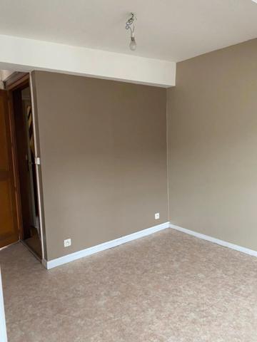 Vente                                                      Appartement
                        
                     3 pièces                      47 m2                     à Givet