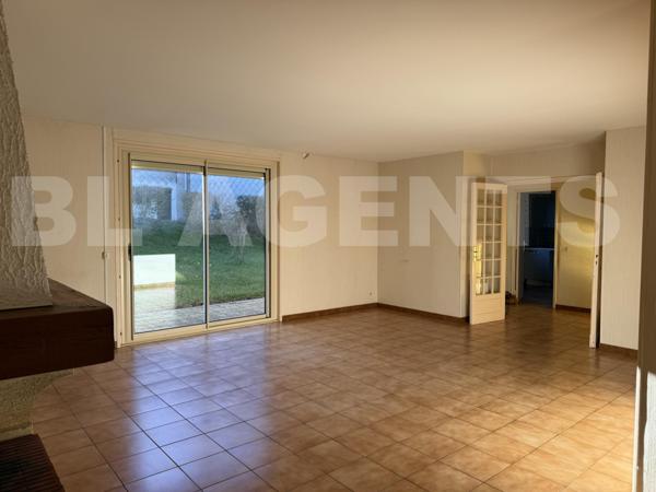 ENSEMBLE DE DEUX MAISONS