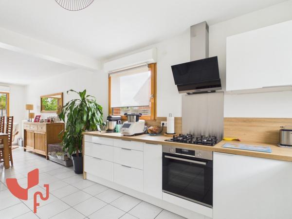 Maison individuelle, 4 chambres, double garage