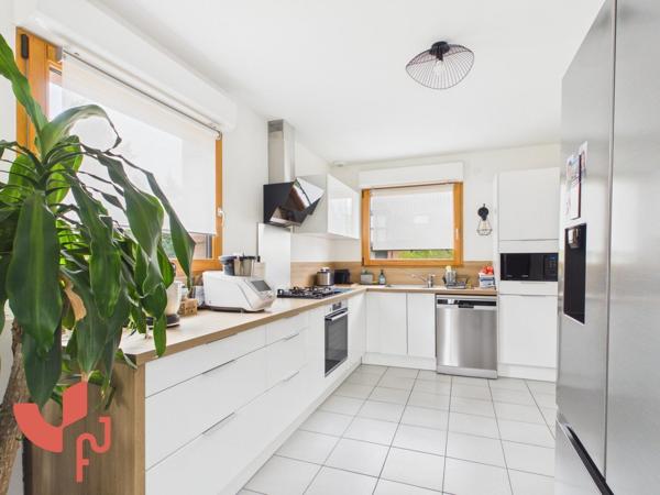 Maison individuelle, 4 chambres, double garage