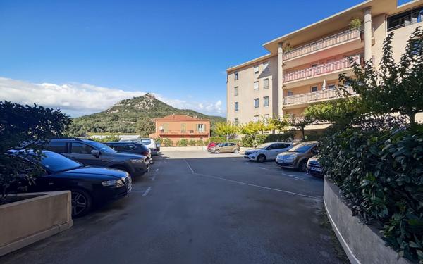 Appartement à vendre    3 pièces • 65,30 m2 Hyères