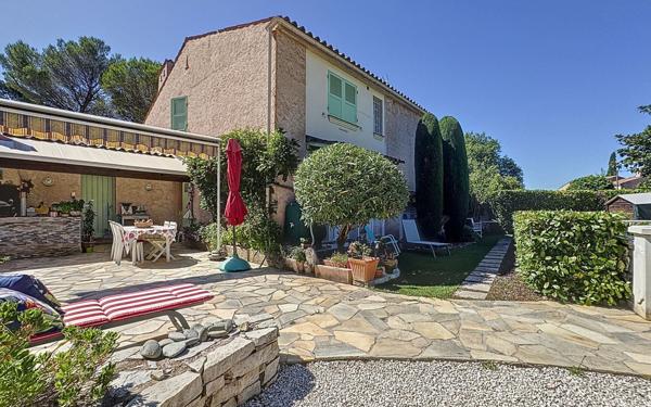 Maison à vendre    5 pièces • 140,14 m2 Saint-Raphaël