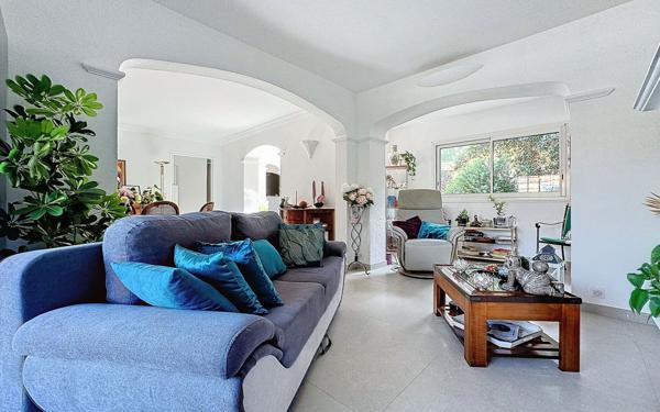 Maison à vendre    5 pièces • 140,14 m2 Saint-Raphaël