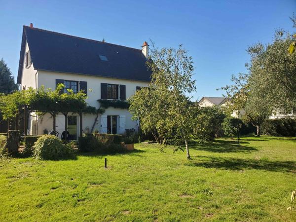 À vendre - Maison individuelle, 8 pièces située à Tours (37100)