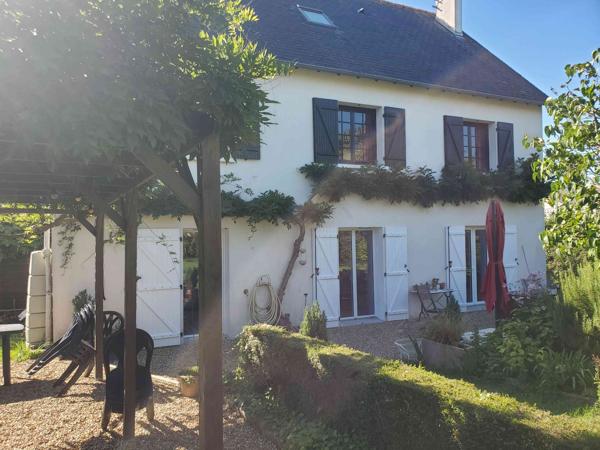 À vendre - Maison individuelle, 8 pièces située à Tours (37100)