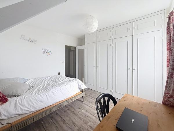 À vendre - Maison individuelle, 8 pièces située à Tours (37100)