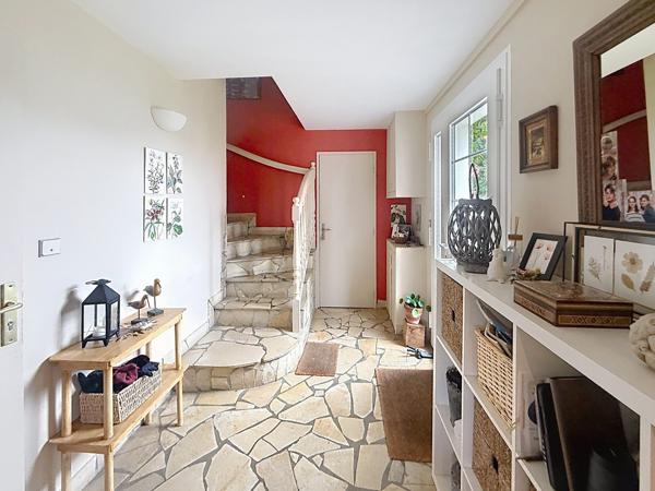 À vendre - Maison individuelle, 8 pièces située à Tours (37100)