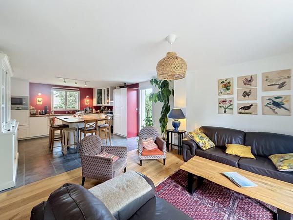 À vendre - Maison individuelle, 8 pièces située à Tours (37100)