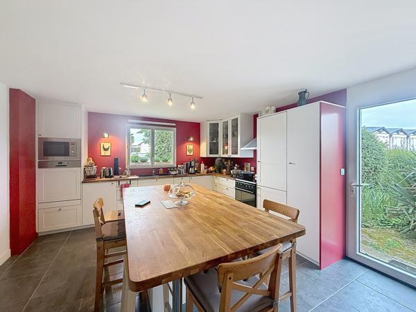 À vendre - Maison individuelle, 8 pièces située à Tours (37100)