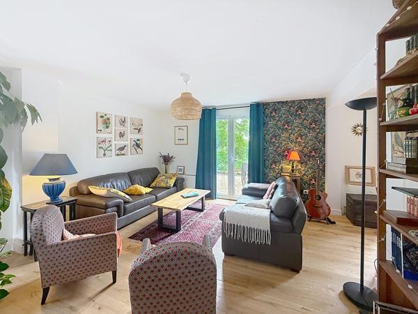 À vendre - Maison individuelle, 8 pièces située à Tours (37100)
