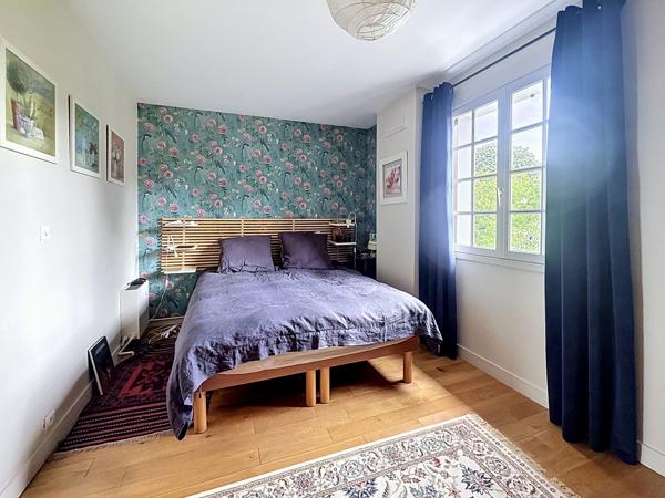 À vendre - Maison individuelle, 8 pièces située à Tours (37100)