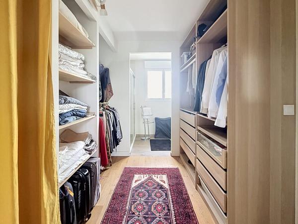 À vendre - Maison individuelle, 8 pièces située à Tours (37100)
