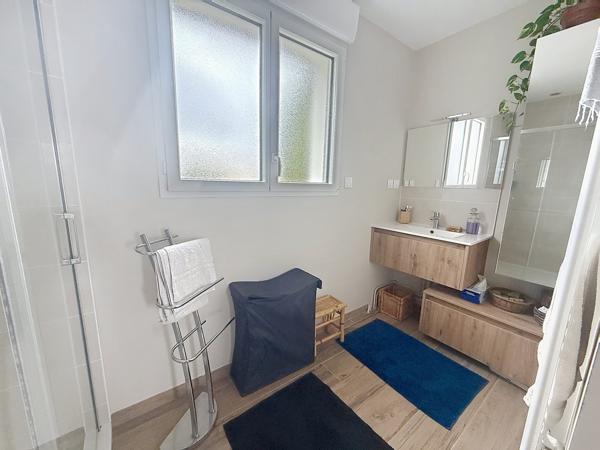 À vendre - Maison individuelle, 8 pièces située à Tours (37100)