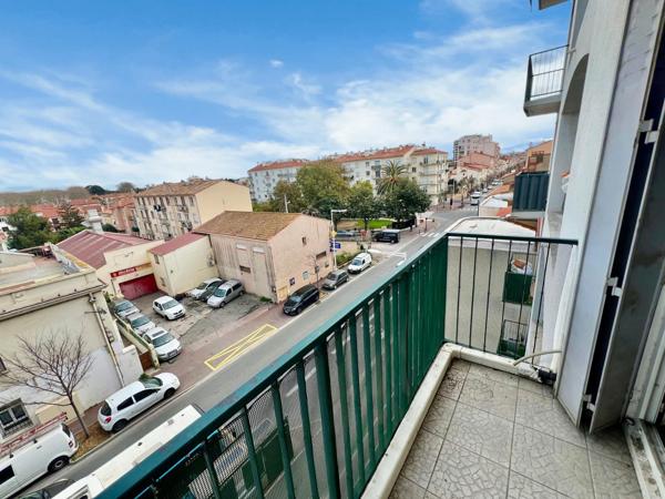 Appartement de type T3, balcon vue Canigou